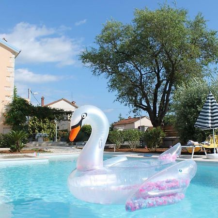 Apartments Borghetto Vinkuran Bagian luar foto
