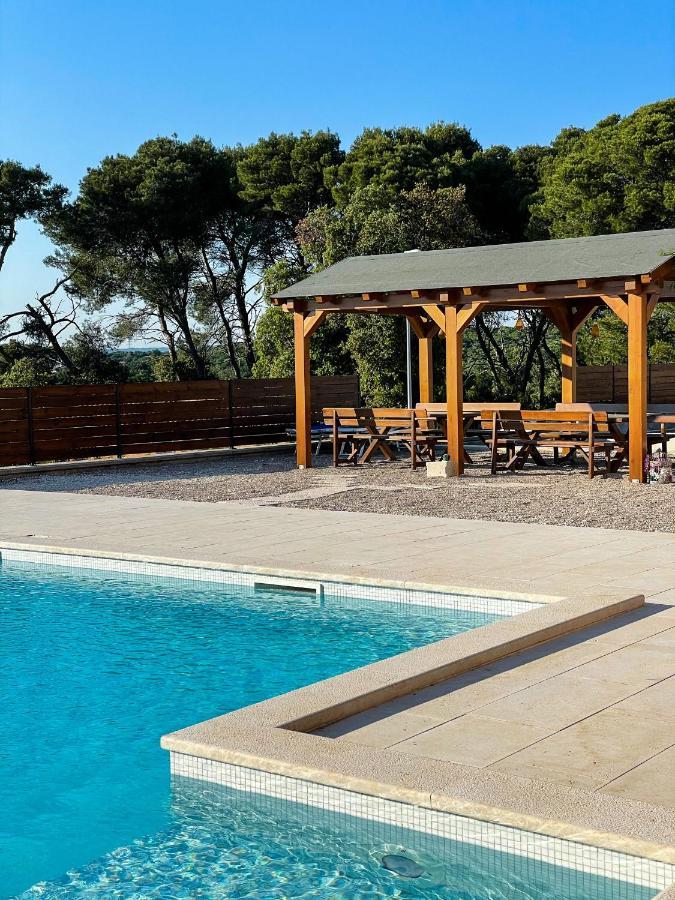 Apartments Borghetto Vinkuran Bagian luar foto