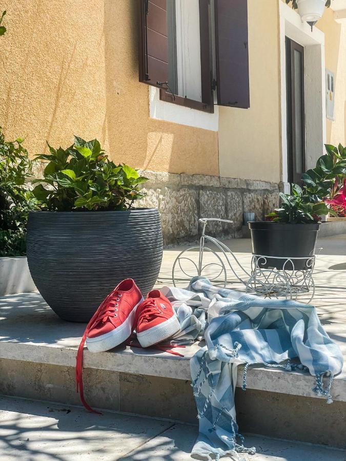 Apartments Borghetto Vinkuran Bagian luar foto