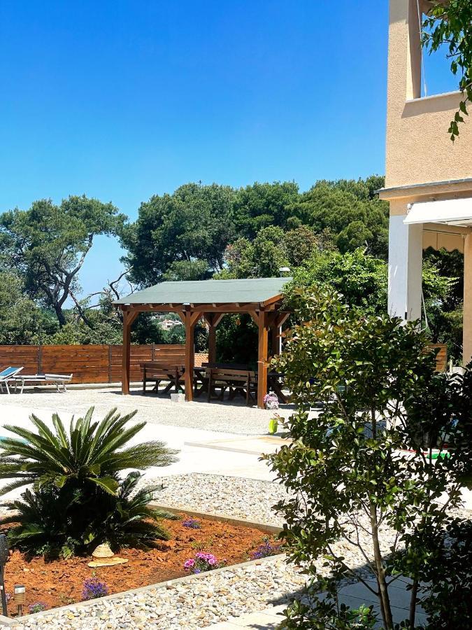 Apartments Borghetto Vinkuran Bagian luar foto