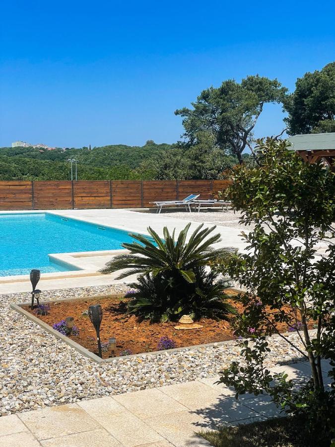 Apartments Borghetto Vinkuran Bagian luar foto