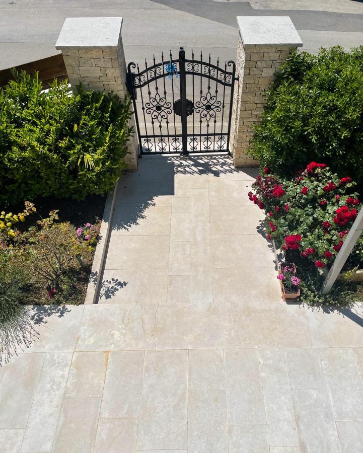 Apartments Borghetto Vinkuran Bagian luar foto