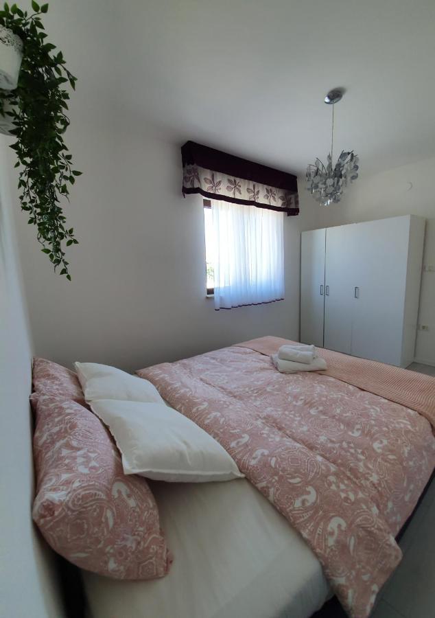 Apartments Borghetto Vinkuran Bagian luar foto