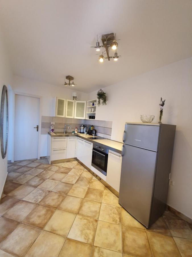 Apartments Borghetto Vinkuran Bagian luar foto