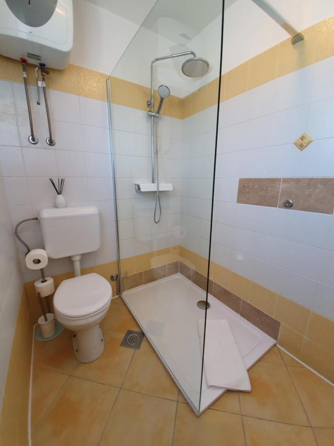 Apartments Borghetto Vinkuran Bagian luar foto
