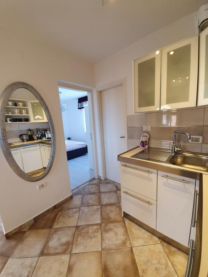 Apartments Borghetto Vinkuran Bagian luar foto