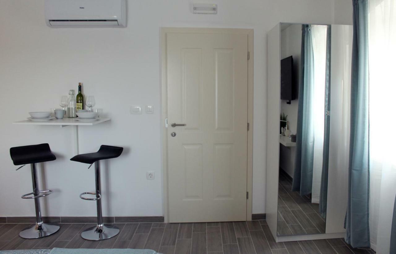 Apartments Borghetto Vinkuran Bagian luar foto