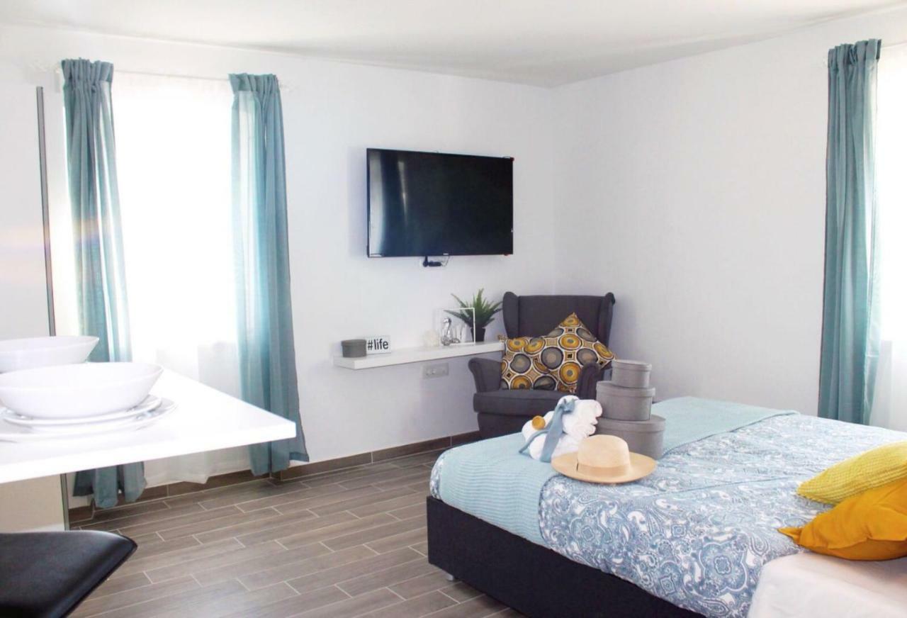 Apartments Borghetto Vinkuran Bagian luar foto