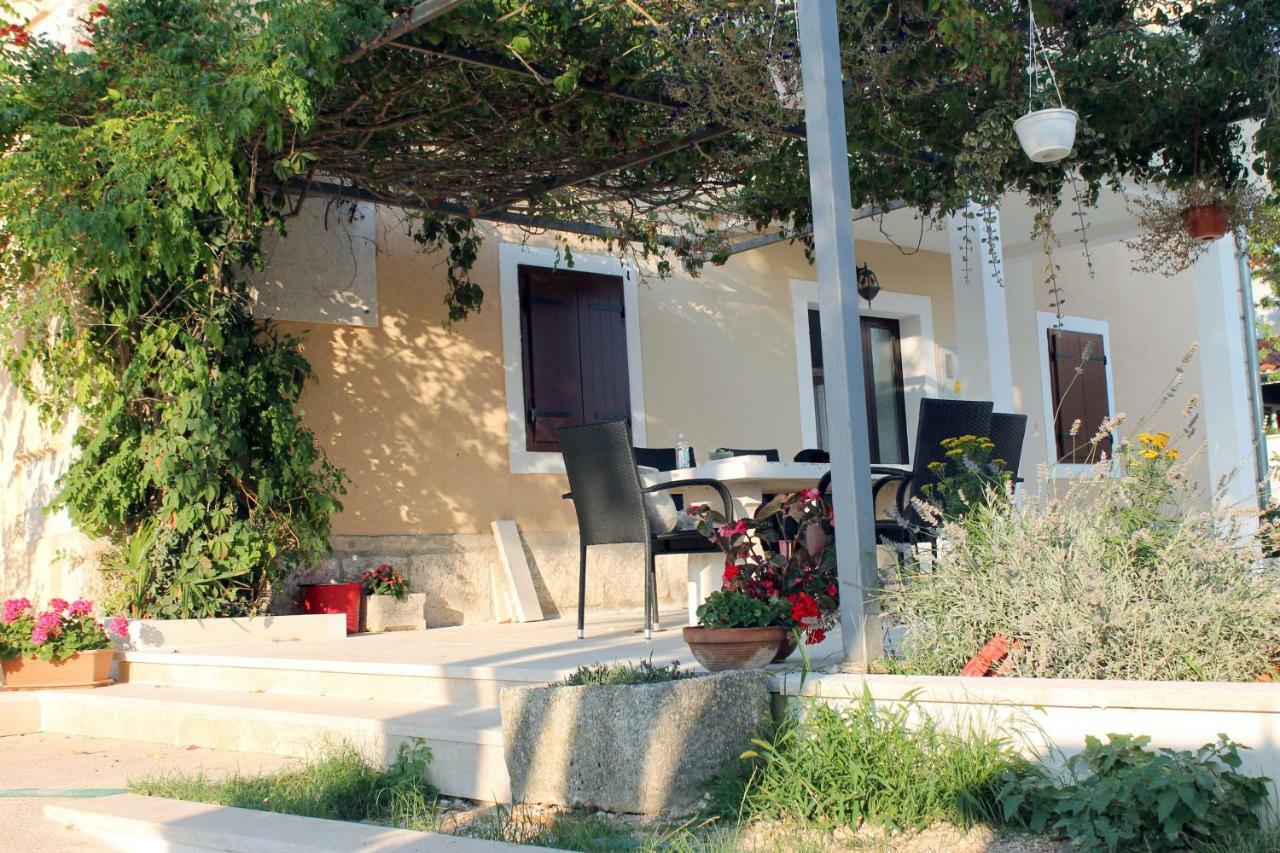 Apartments Borghetto Vinkuran Bagian luar foto