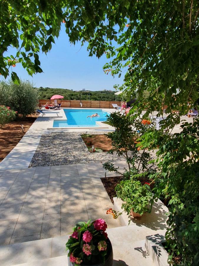 Apartments Borghetto Vinkuran Bagian luar foto
