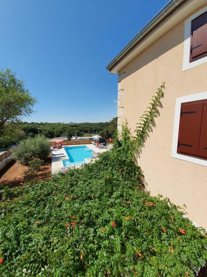 Apartments Borghetto Vinkuran Bagian luar foto