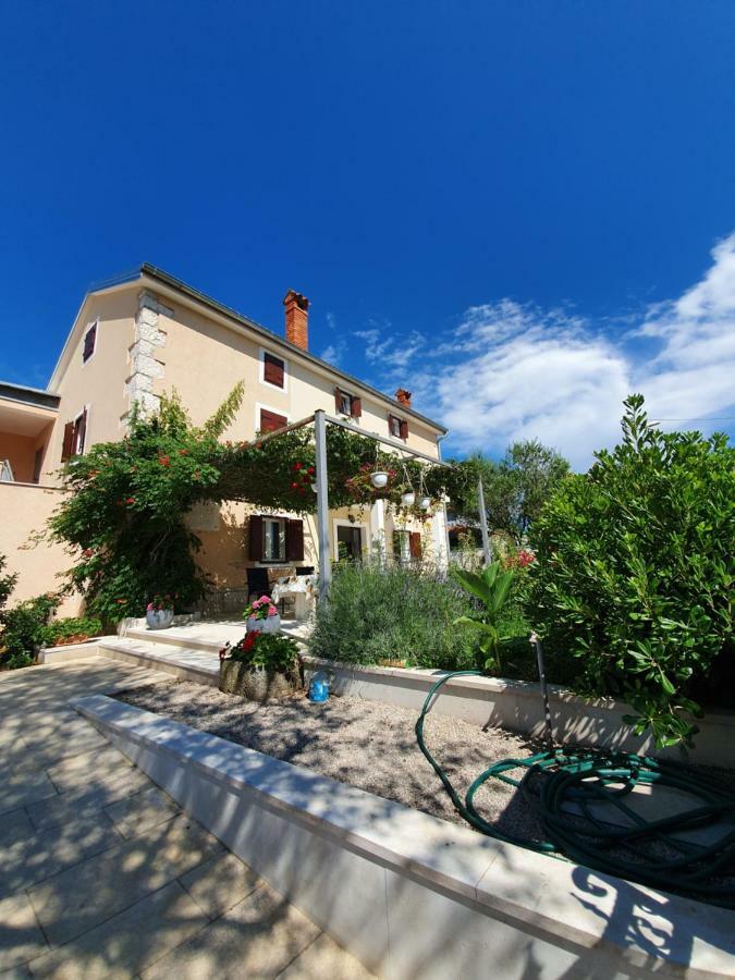 Apartments Borghetto Vinkuran Bagian luar foto