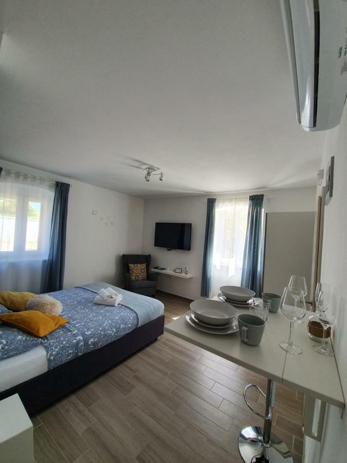 Apartments Borghetto Vinkuran Bagian luar foto