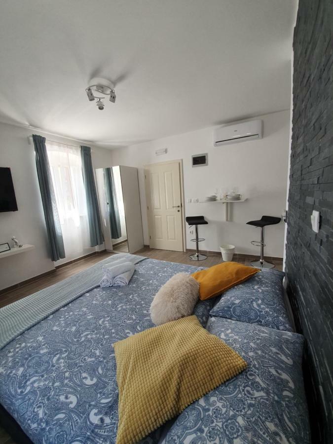 Apartments Borghetto Vinkuran Bagian luar foto