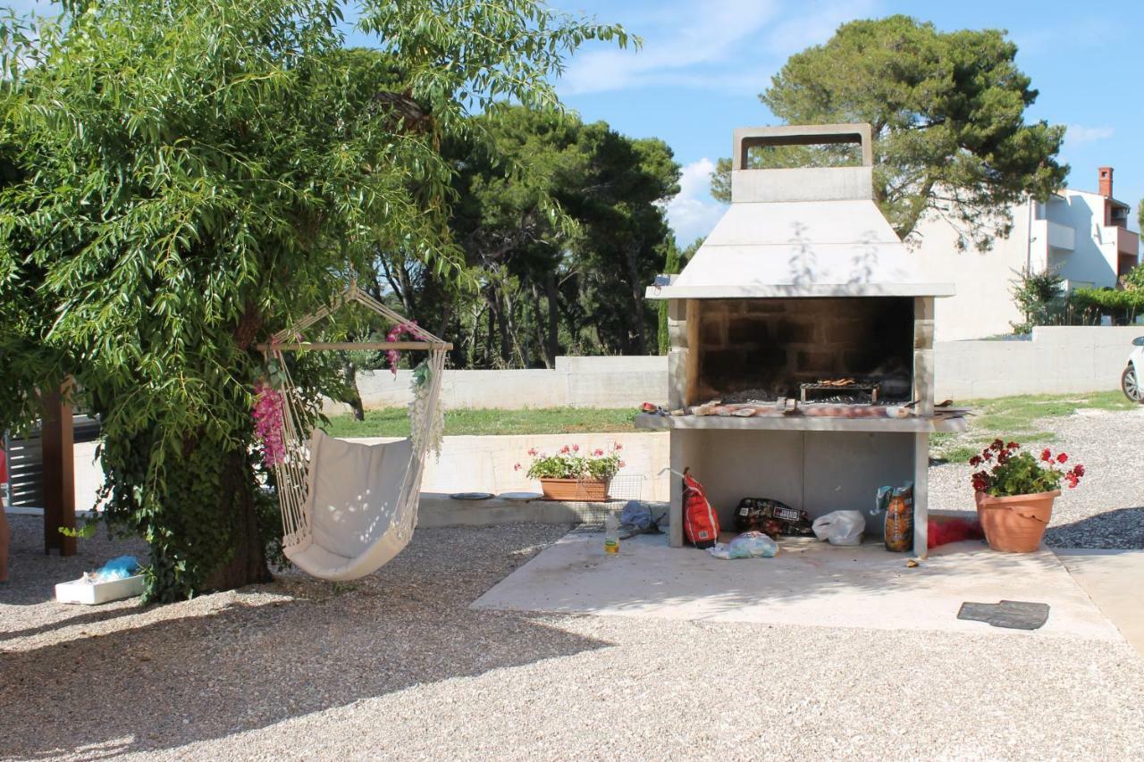 Apartments Borghetto Vinkuran Bagian luar foto